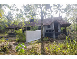 33 Cents of Land with 2000 sq : ft Nalukettu Veedu  sale at  aroor , Alappuzha (cochin border)