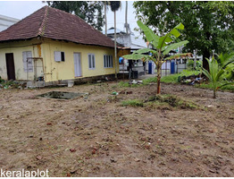 25.675 Cent  Prime Residential Land with an Old House for Sale at Fort Kochi,Ernakulam.