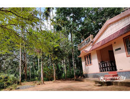 30cent land with old house for sale in Poothadi