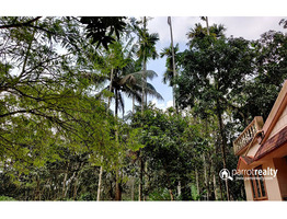 30cent land with old house for sale in Poothadi