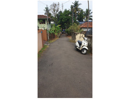 4 Room Building Quarters sale  in podikundu, Kannur, Kerala.