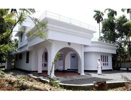 Bungalow 18.2 cents land 4BHK 2 floor Chalakudy