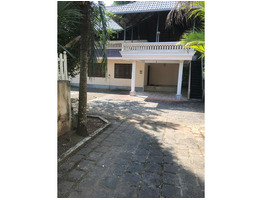 15 cent plot 2200sqft old house for sale at aluva ernakulam