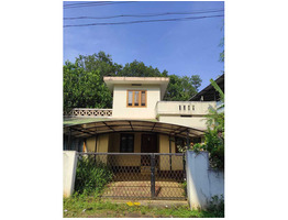 7 cent land with 1100 sq ft house in Chalakudy, Thrissur