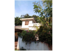 7 cent land with 1100 sq ft house in Chalakudy, Thrissur