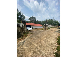 29 CENT LAND WITH 2550SQFT.BUILSING SALE AT daivompady junction changanacherry.