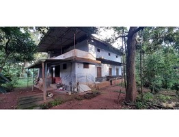 32 cents Land with traditional house at Trissur (Urakam)