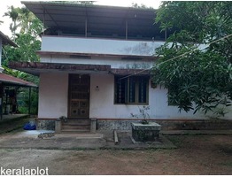 32 cents Land with traditional house at Trissur (Urakam)