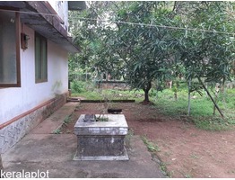 32 cents Land with traditional house at Trissur (Urakam)