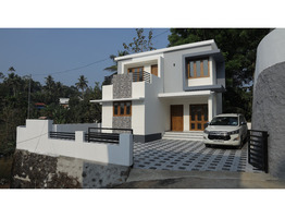 5.5 cent land with 1224 sqft villa for sale at kavumpady junction