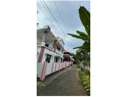 3.75 cent land with 1850 house for sale at Chalakkudy,Thrissur