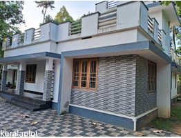 10 cent Land with 1500 Sqft House sale at Perumbavoor,Mudakkirai junction