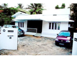 OLD HOUSE FOR SALE IN THIRSSUR CORPORATION AREA