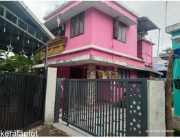 2.75 Cent cents land with 995 Sqft  House for sale at Venginiserry,Gurukulam school