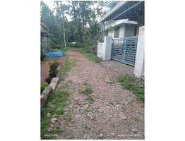 2.75 Cent cents land with 995 Sqft  House for sale at Venginiserry,Gurukulam school